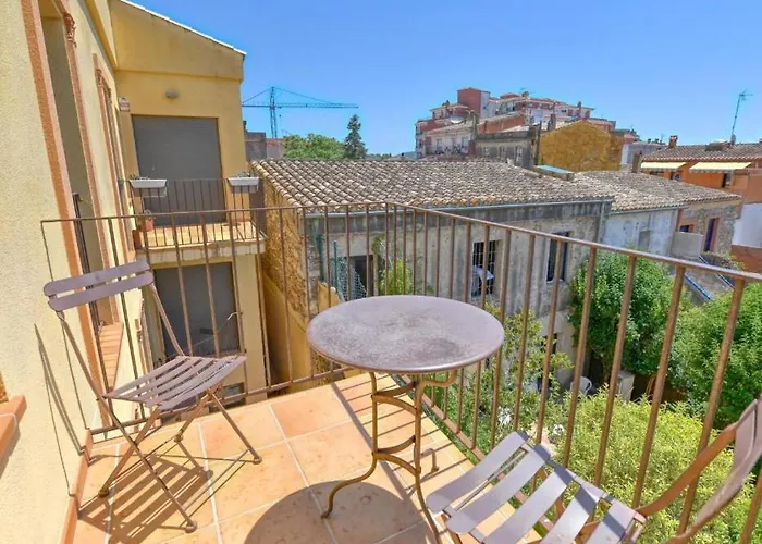 Bright And Palafrugell